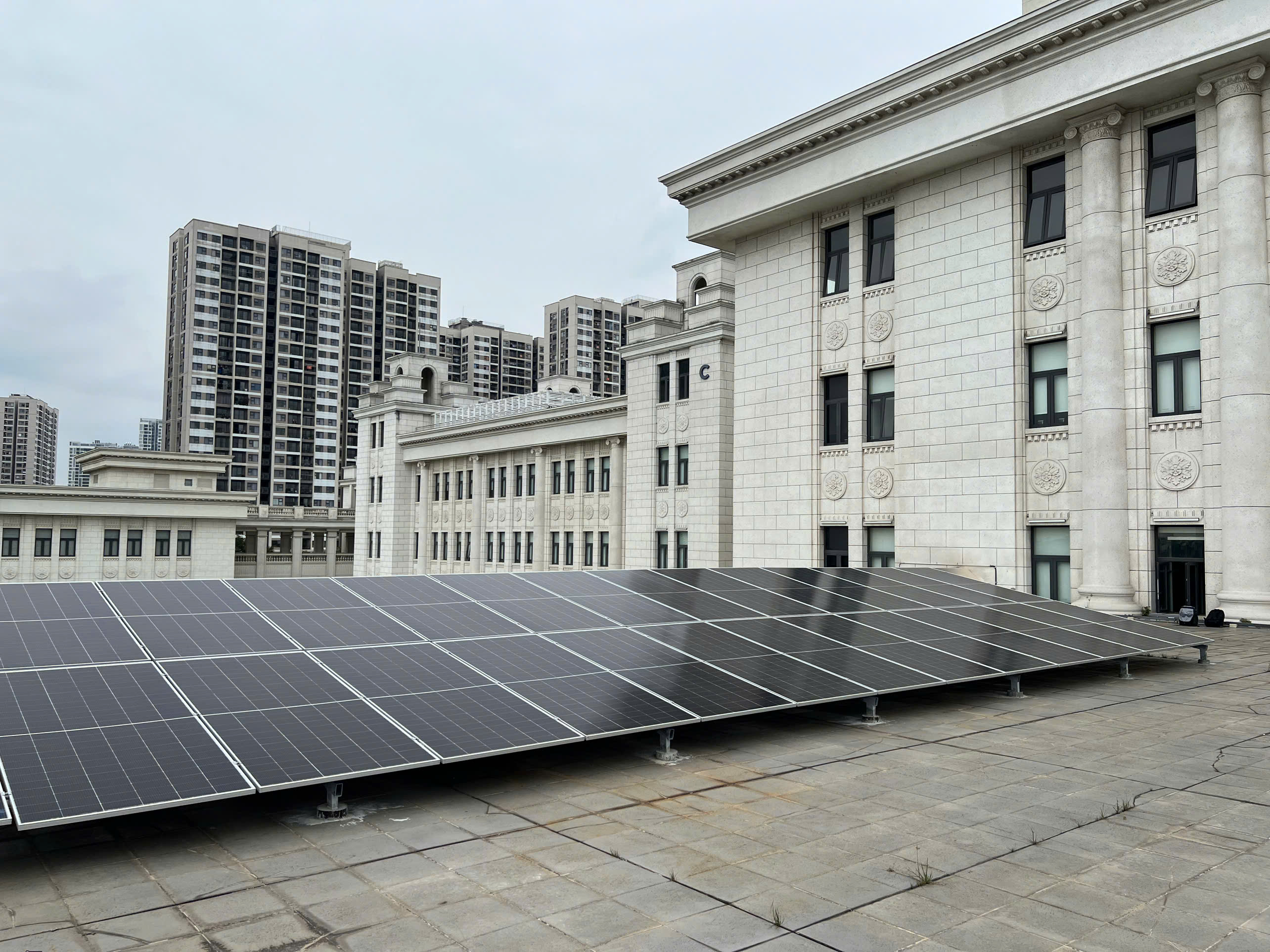 Điện mặt trời cho hệ thống điều hòa trung tâm - Trường đại học VinUni